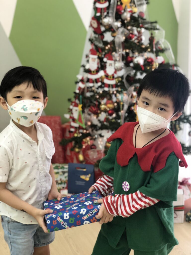 2021-Christmas-Party-1452