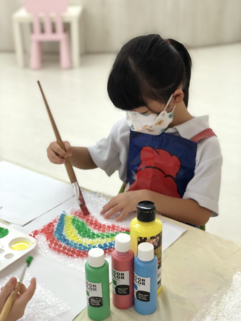 Montessori Kids Academy Bubble Wrap Painting