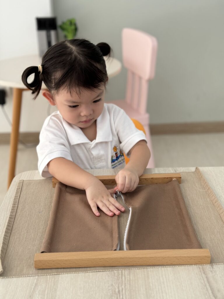 Montessori Kids Academy Zipper Dressing Frame